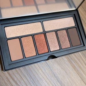 NWT Smashbox Cover Shot Petal Metal Eyeshadow Palette.